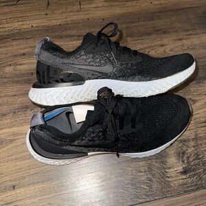 Black & Grey Women’s Nike Epic React Flyknit Size 8.5